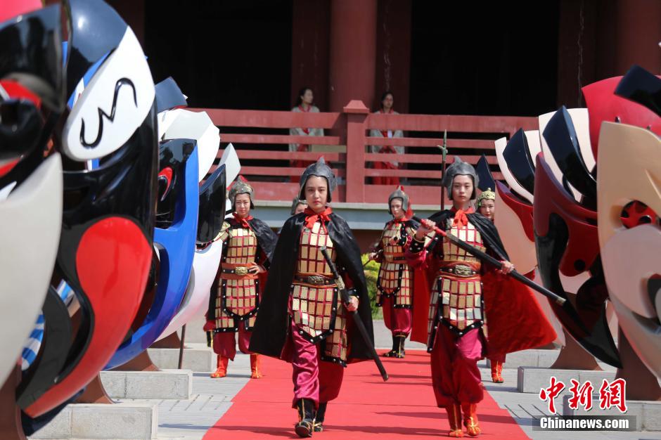 河南三國文化周 佳麗戎裝演繹“三國八美” 河南三國文化周 佳麗戎裝演繹“三國八美”