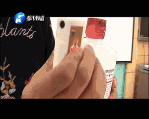 數(shù)以噸計的假名酒流向市場 記者臥底揭利益黑幕