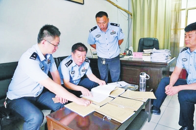 男子身負(fù)命案躲藏15年 靠拾廢品、打零工生活