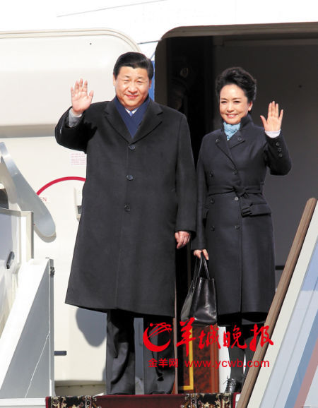 國(guó)家主席習(xí)近平首次出訪俄羅斯，夫人彭麗媛陪同。
