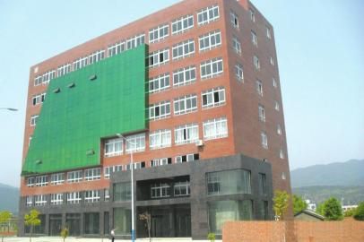 主體已完工的社區(qū)服務(wù)中心。