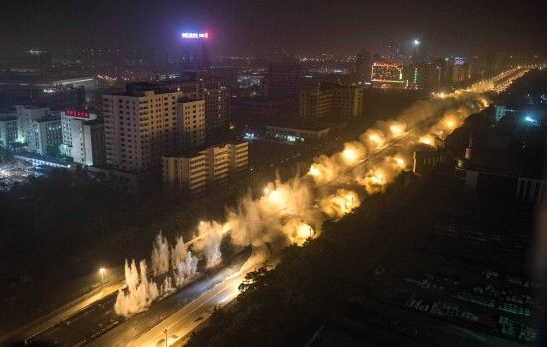 沌陽高架爆破瞬間。