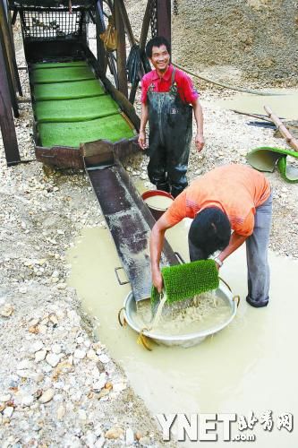 2012年11月3日，加納庫(kù)瑪西，收金