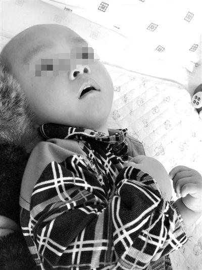 9月10日，陳揚躺在醫(yī)院的病床上，他的眼睛仍然沒有聚焦感。新京報記者 朱柳笛 攝