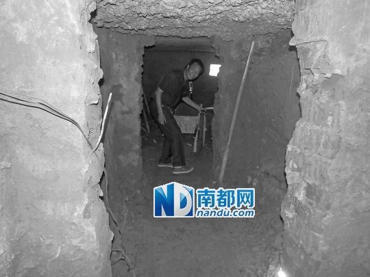 昨日，工人在地宮內(nèi)。CFP圖片