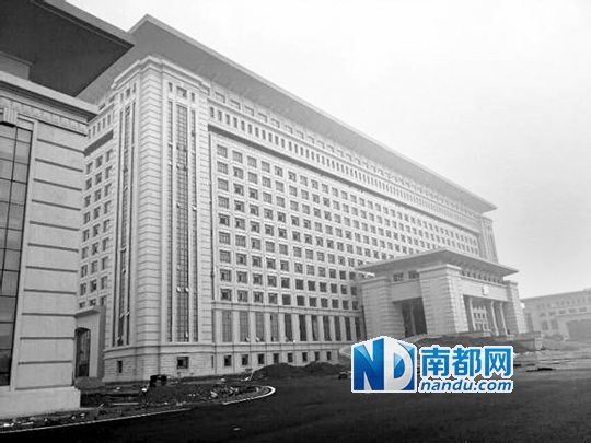 圖片顯示，湖南攸縣新建的發(fā)展中心樓群氣派，廣場龐大。 圖片來源：天涯論壇