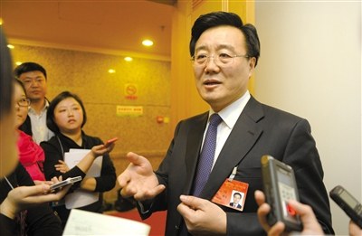 昨日，在十四屆人大二次會議順義代表團全團審議后，北京市人大代表、北京市常務(wù)副市長李士祥接受記者提問。新京報記者 浦峰 攝