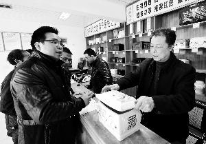 4月2日，福建省古田縣紀委、監(jiān)察局成立清明節(jié)專項督查組，對違反“八項規(guī)定”行為進行監(jiān)督檢查。新華社發(fā)