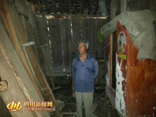 王本余的堂兄王本武向四川新聞網(wǎng)記者介紹王本余還剩下的財(cái)物。