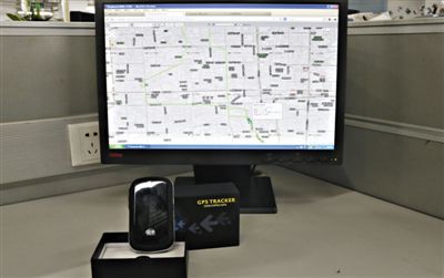 記者花近400元網(wǎng)購的定位監(jiān)聽器，能通過短信激活，進(jìn)行實(shí)時(shí)監(jiān)聽。