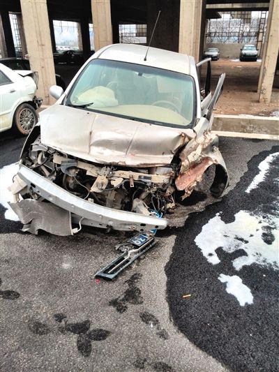 事發(fā)轎車。吳英供圖