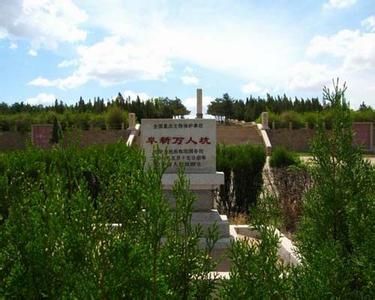 網(wǎng)絡(luò)曝光遼寧阜新“萬(wàn)人坑”遺址遭到嚴(yán)重破壞，出現(xiàn)紀(jì)念碑損壞、館內(nèi)沒(méi)照明、遺骨散失等問(wèn)題