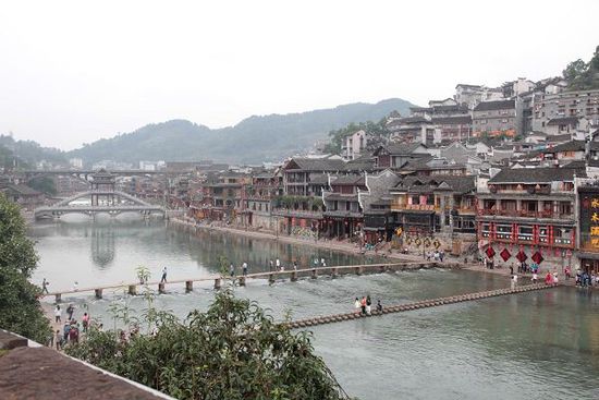 鳳凰古城以被吐槽七次高居最想吐槽榜榜首，而這七次吐槽全部來自在鳳凰古城隨機采訪的10名游客中。