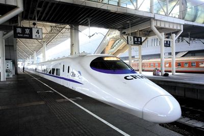 　白皮車 動車，高鐵基本全白色