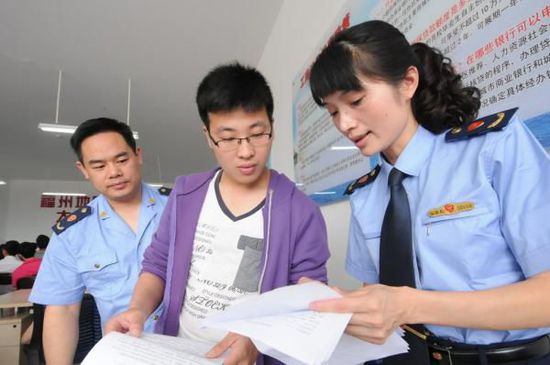 教育部：明年高校畢業(yè)生將達749萬，支持大學(xué)生休學(xué)創(chuàng)業(yè)