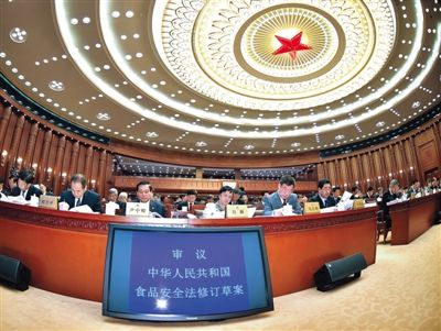 昨日，食品安全法修訂草案提交十二屆全國人大常委會第十四次會議進行三審。 新華社記者 李濤 攝