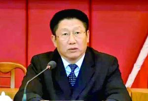 他曾身居要職，在仕途上平步青云，“連跳式”升官；他如今落馬，被查出近乎瘋狂地收受巨額利益、用公款送禮，還隱瞞“裸官”身份、在私企老板的安排下多次嫖娼、參與賭博、與多名女性通奸，被一線辦案人員形容為“五毒俱全”的干部。近日，深圳原市委常委、政法委書記蔣尊玉的貪腐歷程被披露。