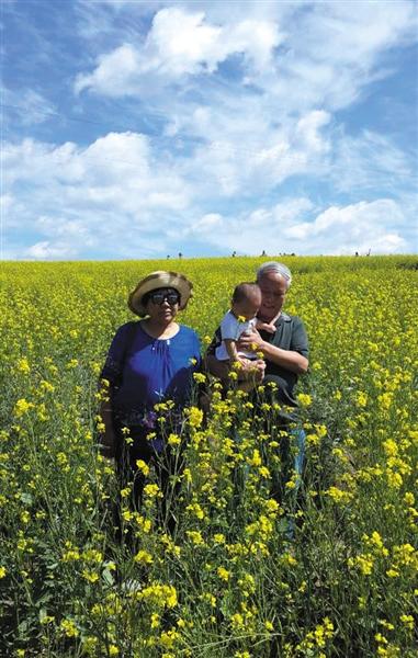 事故之前，老兩口的合影，李春同說，老兩口一輩子很少一起照相。家屬供圖