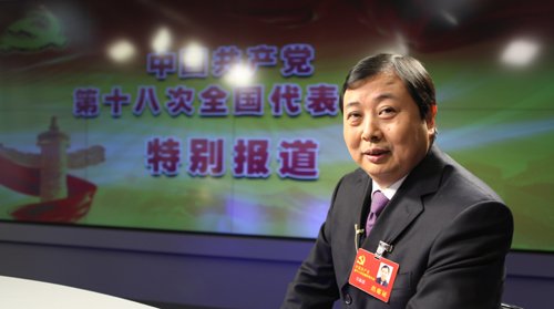 十八大代表，江蘇省江陰市華西村黨委書(shū)記、華西集團(tuán)董事長(zhǎng)吳協(xié)恩