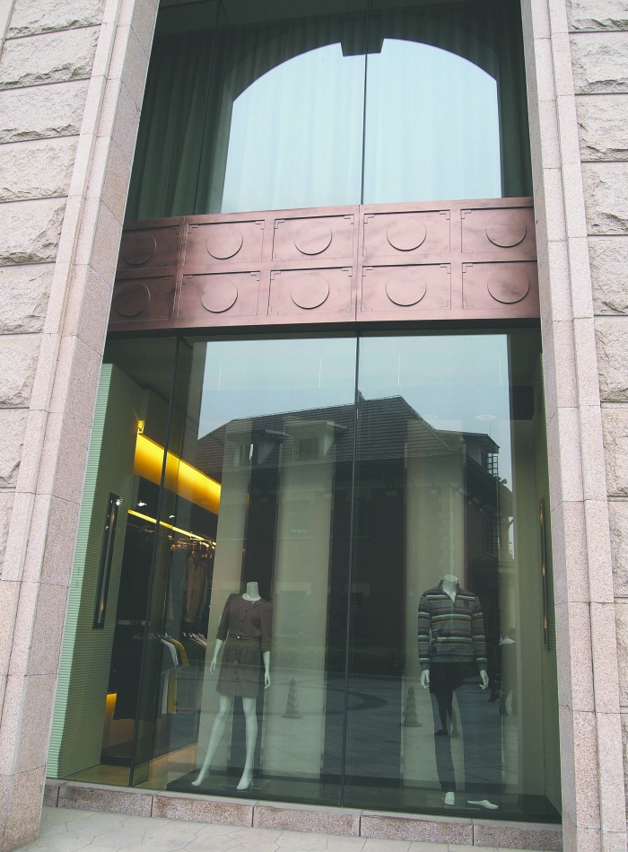 成都新東方千禧大酒店內(nèi)，曾銷售假冒LV產(chǎn)品的店鋪