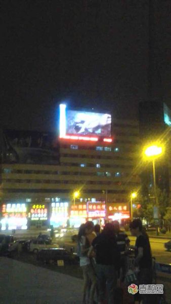 當(dāng)時大屏幕播出的影像 視頻截圖 當(dāng)時大屏幕播出的影像 視頻截圖