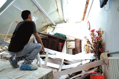 家中成為一片廢墟。記者 趙思衡/攝