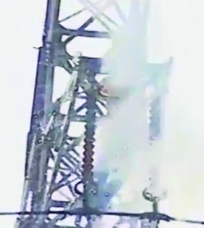 不幸觸電著火。