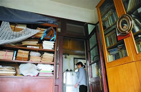 老人生活簡樸，平時有保姆照顧