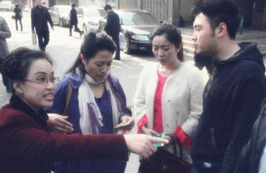 丈母娘從小張的存折中取了20000元，鑒定存折真假