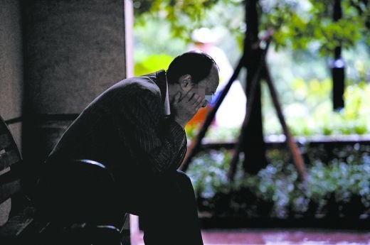 丹丹不能和爸爸進(jìn)行很好的溝通，爸爸傷透了腦筋。