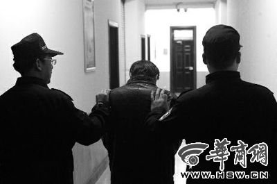 　昨日，西安市長延堡派出所，砍傷醫(yī)生的插隊患者已被警方控制 本報記者 張喆 攝