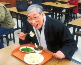 吳頌今到慶豐包子鋪找靈感。