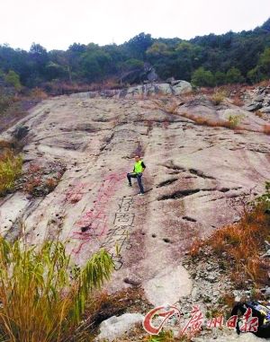 “蔣周經(jīng)緯”上傳的涂鴉圖。加油轉(zhuǎn)過彎就到了蔣周經(jīng)緯書。網(wǎng)絡(luò)截圖