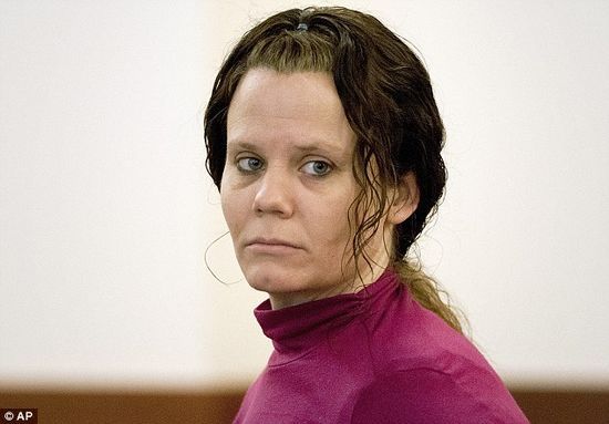 2月12日，勒死朋友并剖腹取嬰的柯里出庭受審。