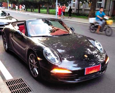 近日，一組“北體大畢業(yè)典禮豪車云集堪比車展”組圖在網(wǎng)絡(luò)爆紅。網(wǎng)絡(luò)截圖