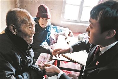 法官送去贍養(yǎng)費(fèi)。