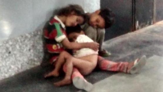 印度三姐弟被父遺棄 社交網(wǎng)站轉發(fā)終與母親團聚