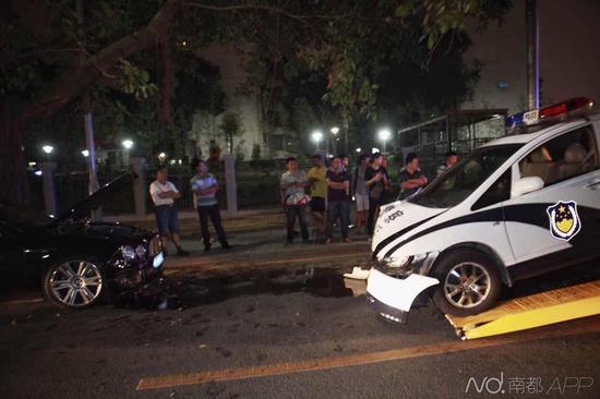 當(dāng)時(shí)賓利司機(jī)去筆架山爬山，車停在路邊，剛回來便發(fā)現(xiàn)車輛發(fā)生了事故。