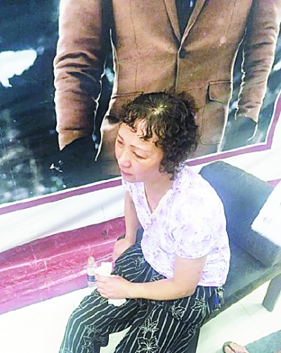 遇難女子家屬很悲傷。