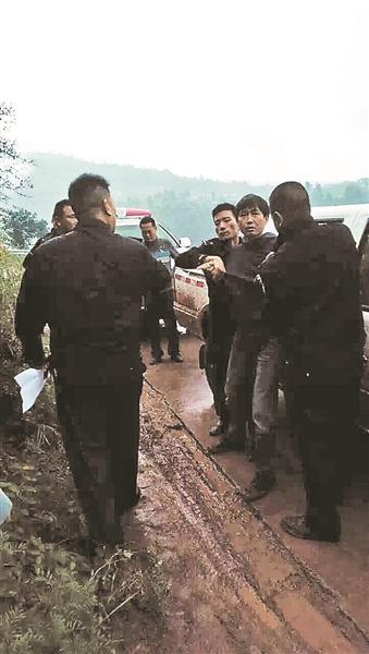 索瑪基金會理事長黃紅斌被當(dāng)?shù)厣止矌ё? alt=