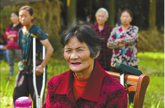 七旬老人狀告四子女，要求他們常回家看看