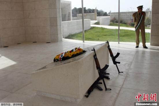 當(dāng)?shù)貢r(shí)間11月11日，約旦河西岸城市拉姆安拉，巴勒斯坦舉行儀式紀(jì)念阿拉法特逝世8周年。