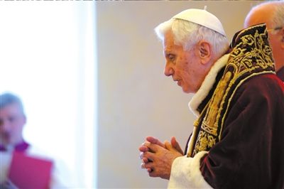 ?11日，本篤十六世出席主教會(huì)議，宣布將于本月28日退位。圖/CFP