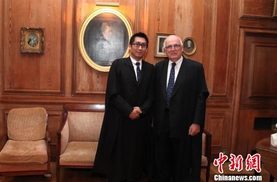 劍橋大學(xué)彭布羅克學(xué)院首次向華人授予院士稱(chēng)號(hào)