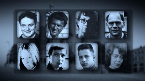 集會(huì)者打出與45年前抗議集會(huì)相同的標(biāo)語“為了你們和我們的自由”。