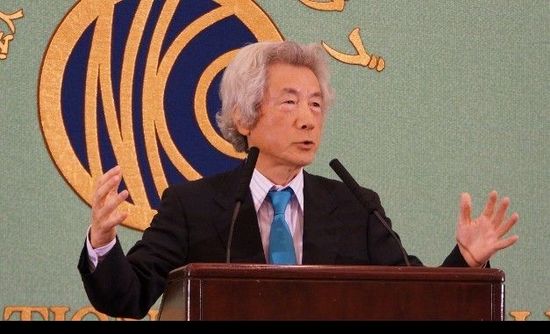 日本前首相小泉純一郎11月12日發(fā)表演說，支持安倍晉三對中國強(qiáng)硬，并鼓動其參拜靖國神社。