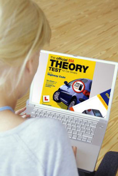 駕駛標(biāo)準(zhǔn)局的發(fā)言人稱，駕照申請(qǐng)通過(guò)率低證明了英國(guó)駕駛安全系數(shù)高。