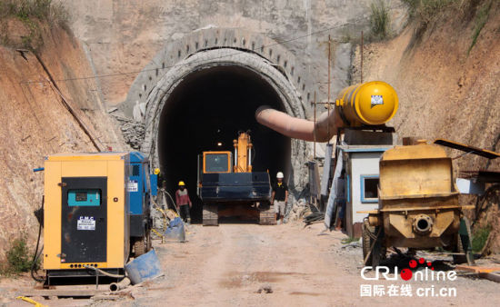 斯里蘭卡南部鐵路項目隧道施工現(xiàn)場。(攝影：孫洋)