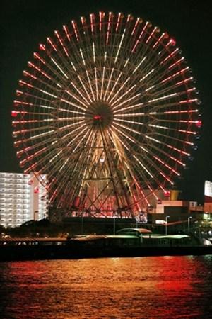 圖為該地晚上的夜景。