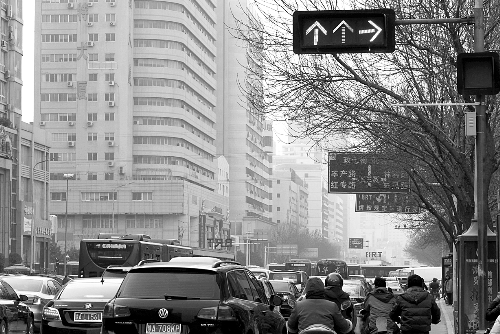 新交規(guī)“黃恐”引發(fā)擁堵？ 這個真的有！